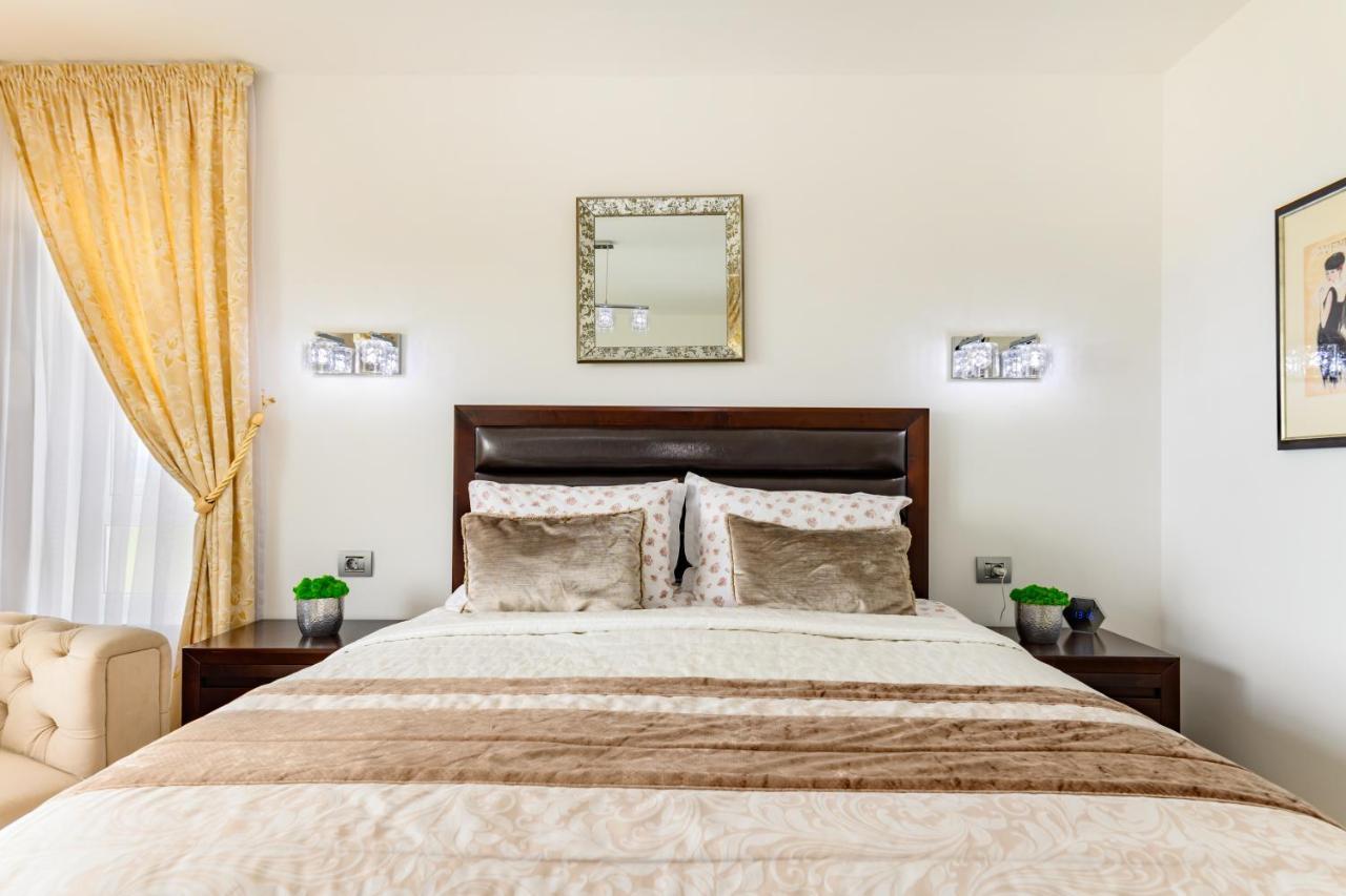 Luxury Avantgarden 3 Apartment